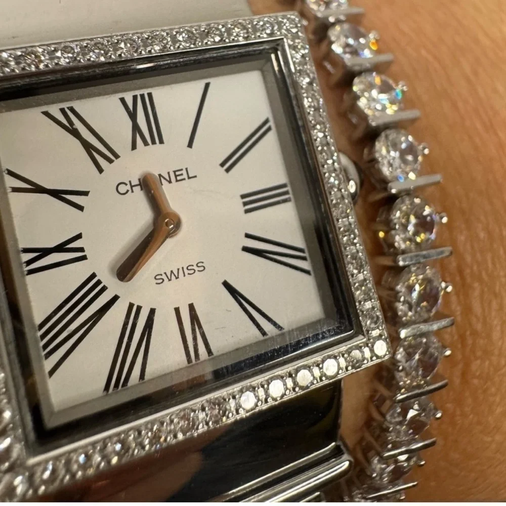 CHANEL sophisticated watch